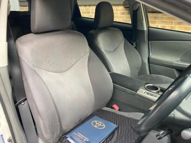 TOYOTA PRIUS Alpha 2013