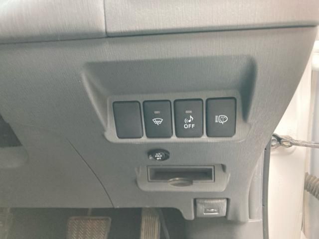 TOYOTA PRIUS Alpha 2013