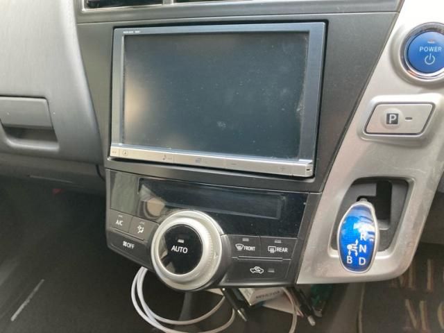 TOYOTA PRIUS Alpha 2013