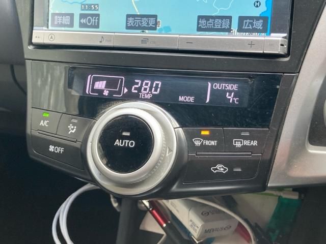 TOYOTA PRIUS Alpha 2013