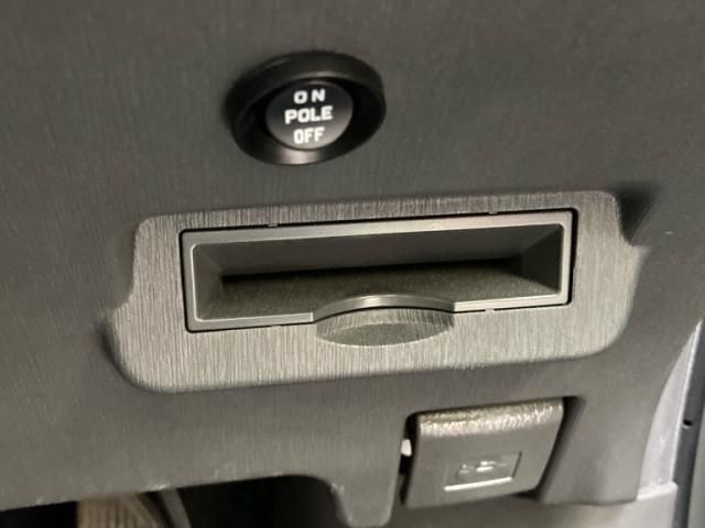 TOYOTA PRIUS Alpha 2013