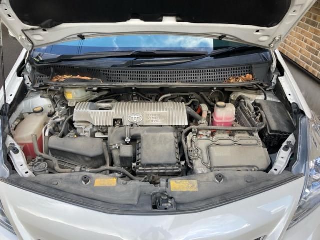 TOYOTA PRIUS Alpha 2013