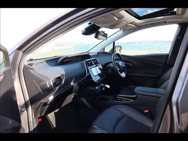 TOYOTA PRIUS 4WD 2016