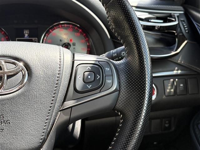 TOYOTA HARRIER 4WD 2016