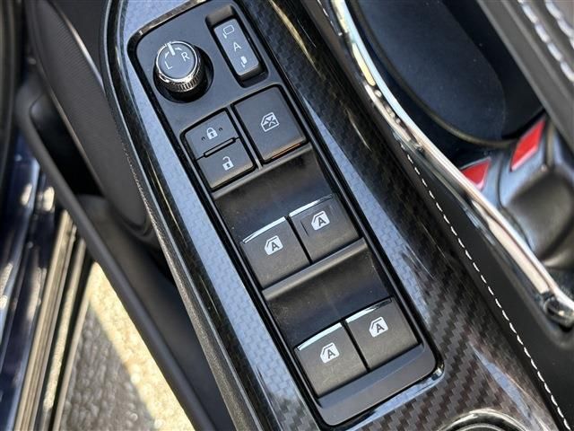 TOYOTA HARRIER 4WD 2016