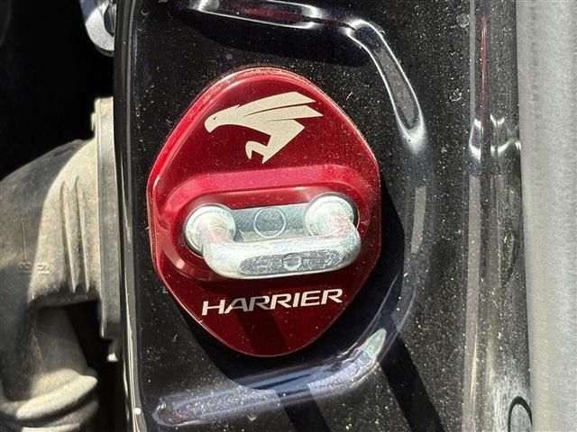 TOYOTA HARRIER 4WD 2016