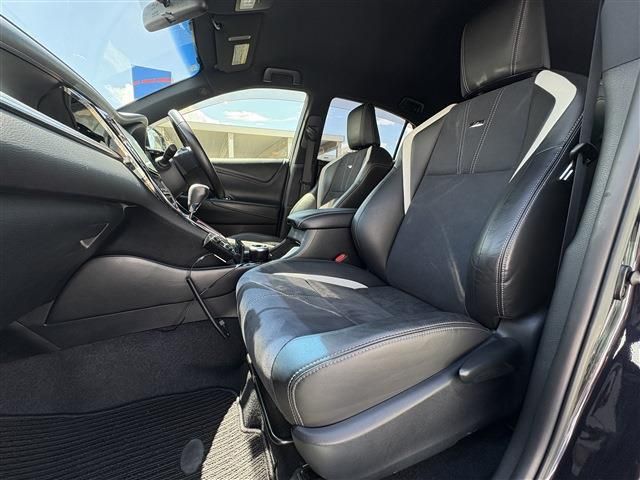 TOYOTA HARRIER 4WD 2016