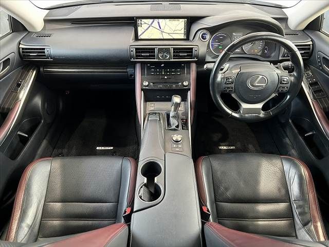 TOYOTA LEXUS IS300h 2016
