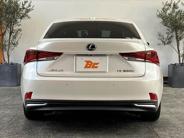 TOYOTA LEXUS IS300h 2016