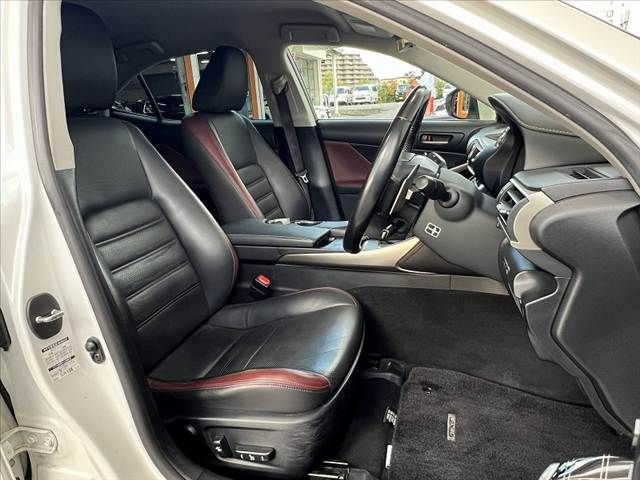 TOYOTA LEXUS IS300h 2016