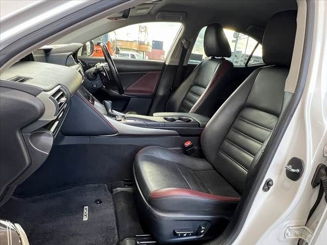 TOYOTA LEXUS IS300h 2016