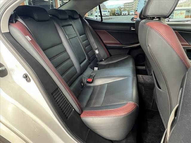 TOYOTA LEXUS IS300h 2016