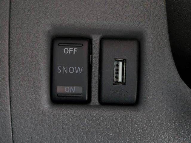 NISSAN NV350 CARAVAN 2017