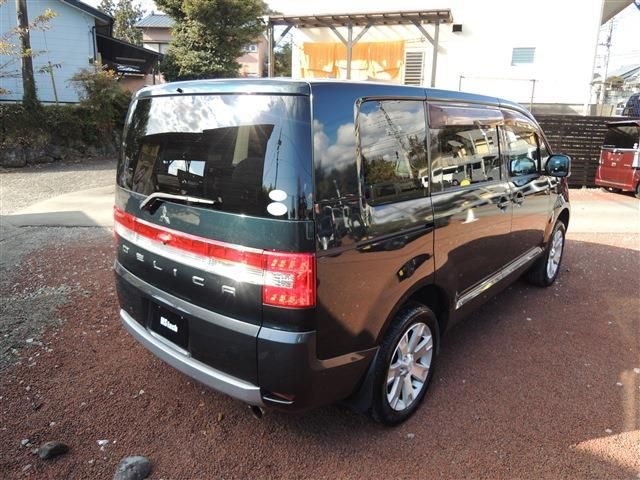 MITSUBISHI DELICA D:5 4WD 2009
