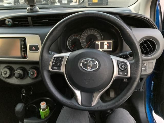 TOYOTA VITZ 2015