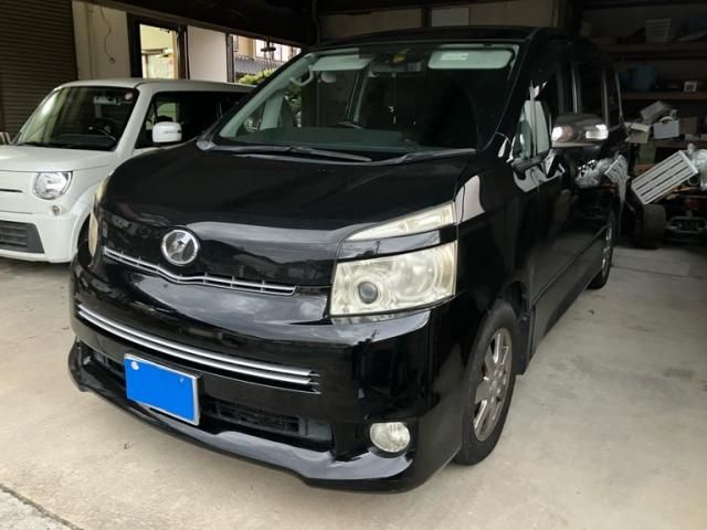 TOYOTA VOXY 2009