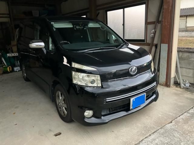 TOYOTA VOXY 2009