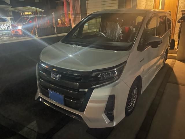 TOYOTA NOAH HYBRID 2018