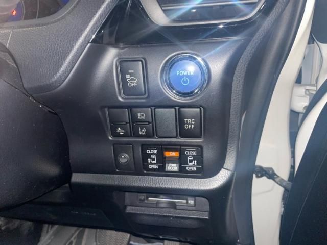 TOYOTA NOAH HYBRID 2018