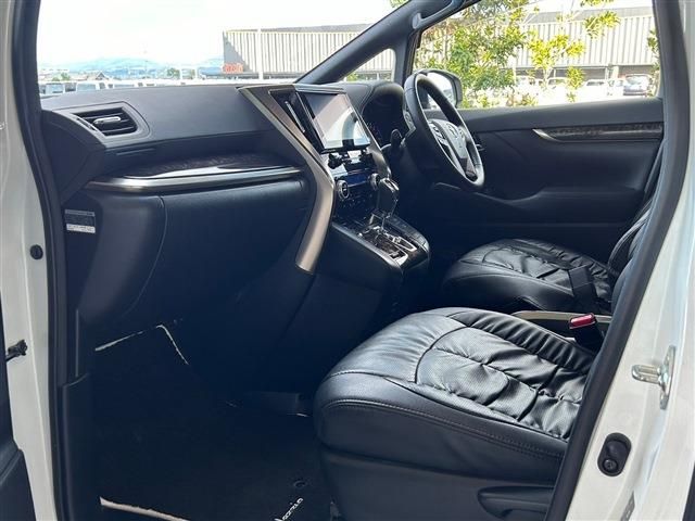 TOYOTA VELLFIRE 2022