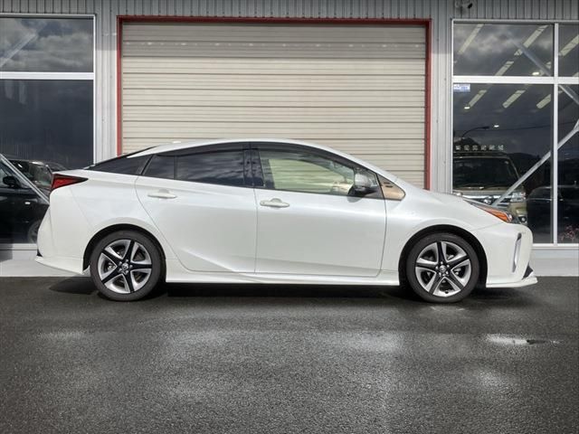 TOYOTA PRIUS 2019