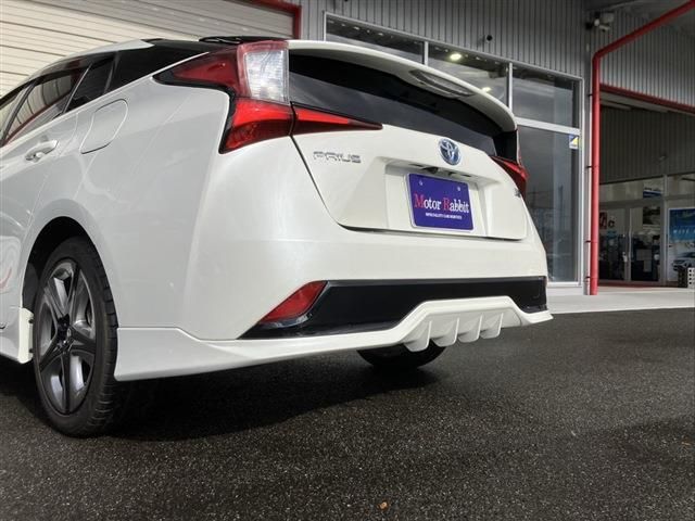 TOYOTA PRIUS 2019