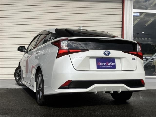 TOYOTA PRIUS 2019