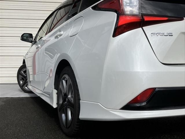 TOYOTA PRIUS 2019