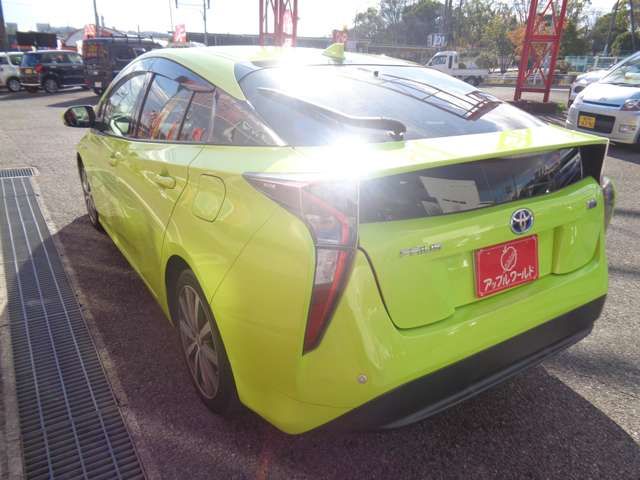 TOYOTA PRIUS 2016