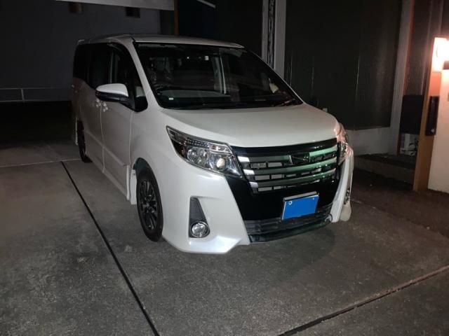 TOYOTA NOAH 2014
