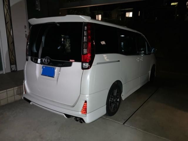 TOYOTA NOAH 2014