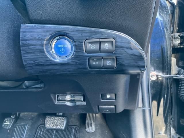 TOYOTA PRIUS 4WD 2017