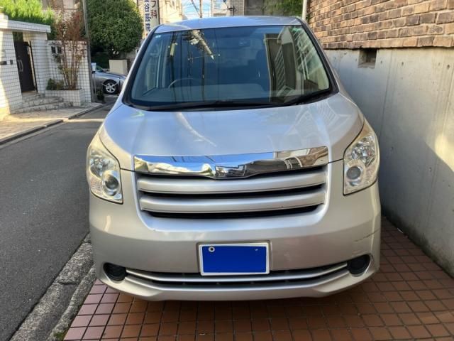TOYOTA NOAH 2009