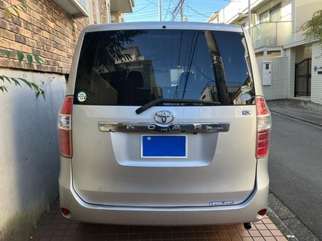 TOYOTA NOAH 2009