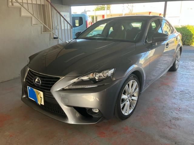 TOYOTA LEXUS IS300h 2016