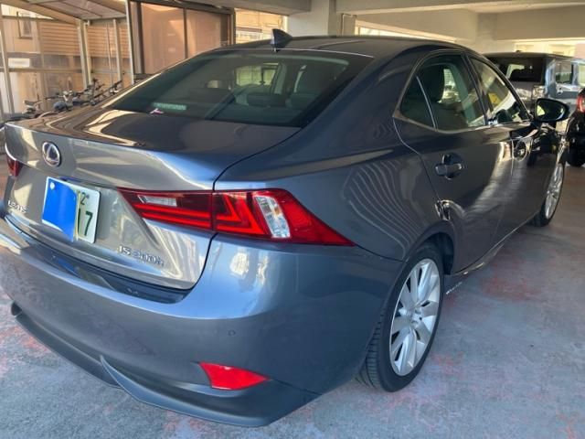 TOYOTA LEXUS IS300h 2016