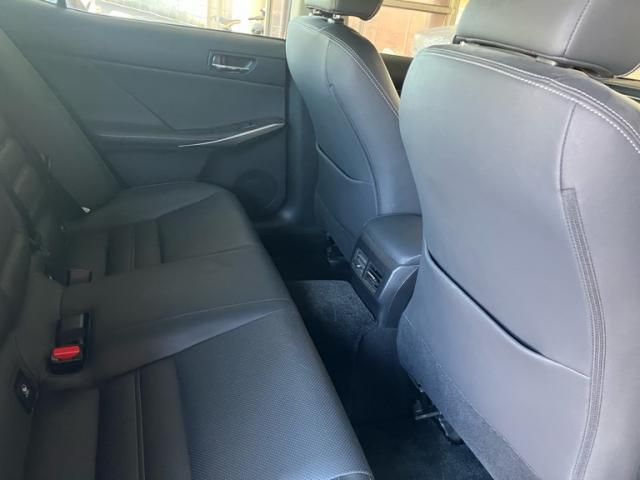 TOYOTA LEXUS IS300h 2016