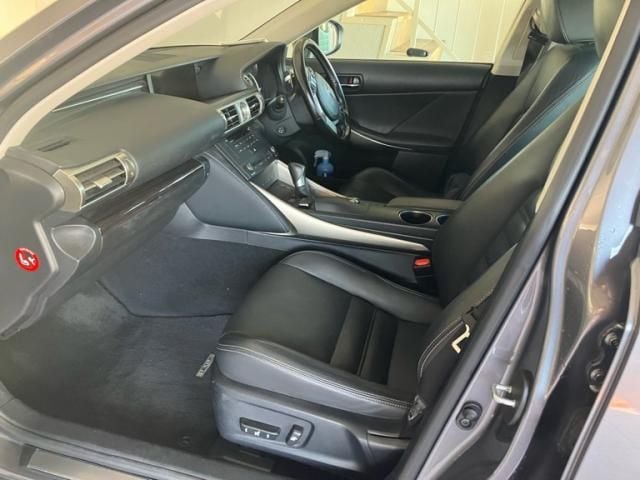 TOYOTA LEXUS IS300h 2016