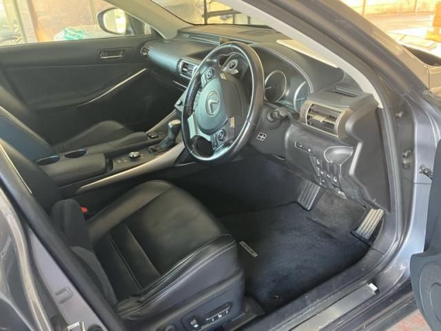 TOYOTA LEXUS IS300h 2016