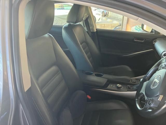 TOYOTA LEXUS IS300h 2016