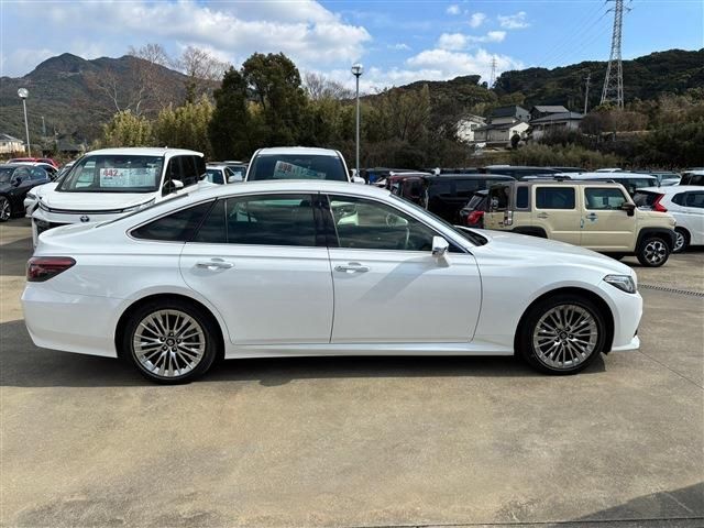 TOYOTA CROWN sedan hybrid 2022