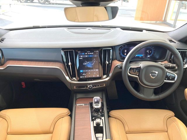 VOLVO VOLVO V60 2023