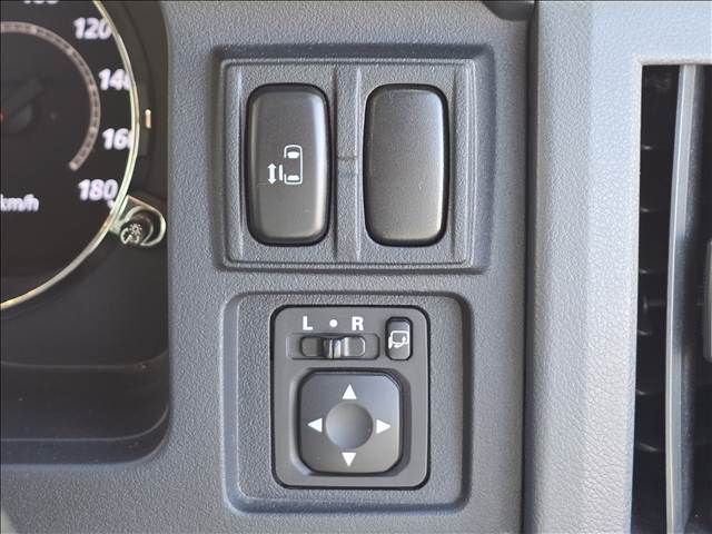 MITSUBISHI DELICA D:5 4WD 2010