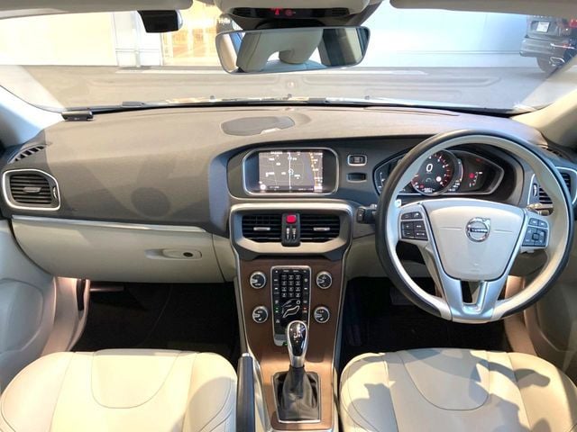 VOLVO VOLVO V40 2017