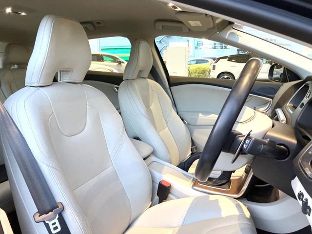 VOLVO VOLVO V40 2017