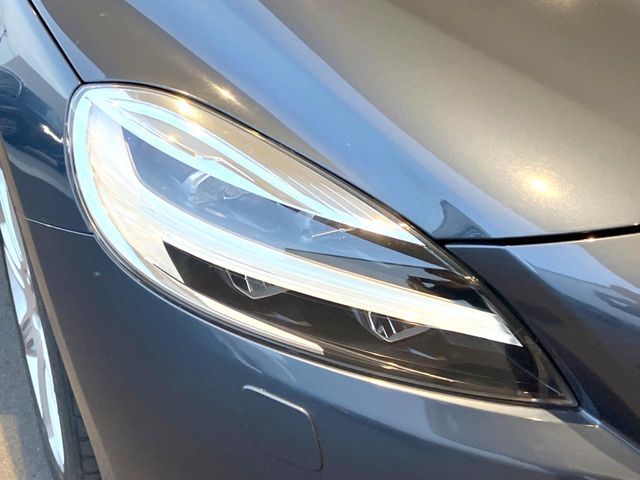 VOLVO VOLVO V40 2017