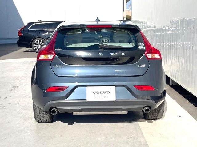 VOLVO VOLVO V40 2017