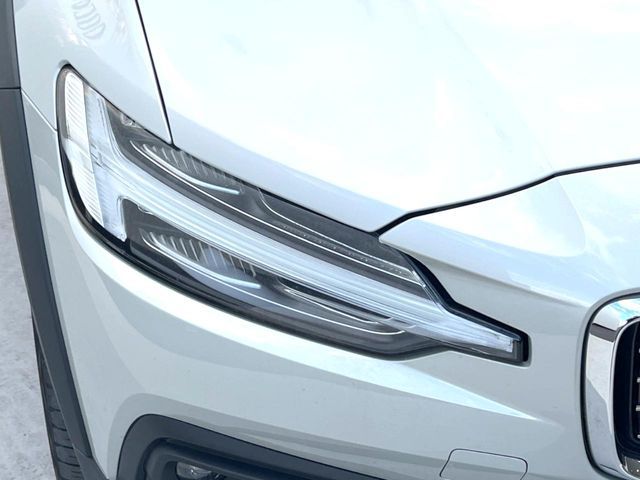 VOLVO VOLVO V60 CROSS COUNTRY 2022