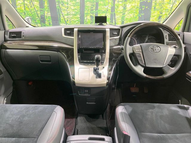 TOYOTA VELLFIRE 2013