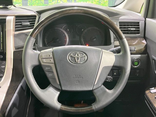 TOYOTA VELLFIRE 2013